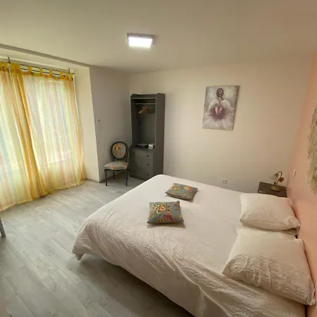 Lo Barri De Meyssouzac Bed & Breakfast Chaudeyrac